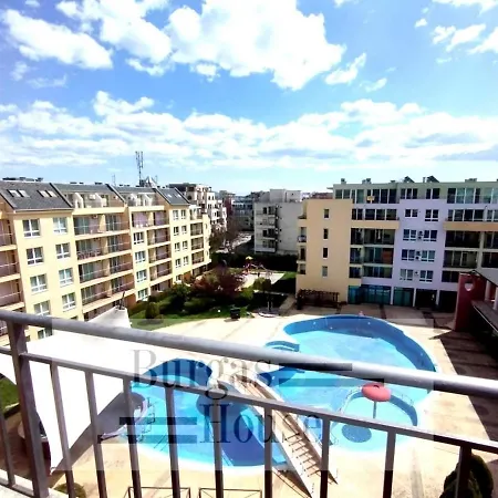 Sunny Penthouse, Pool View, Near Nessebar Lägenhet Slăntjev Brjag