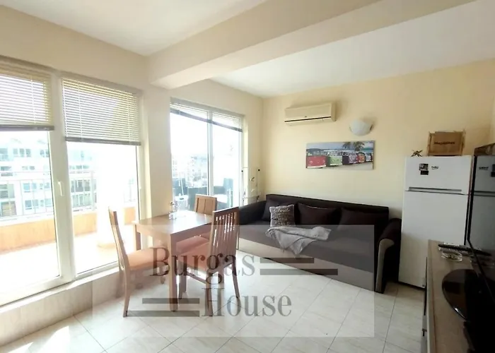 Sunny Penthouse, Pool View, Near Nessebar * Slăntjev Brjag