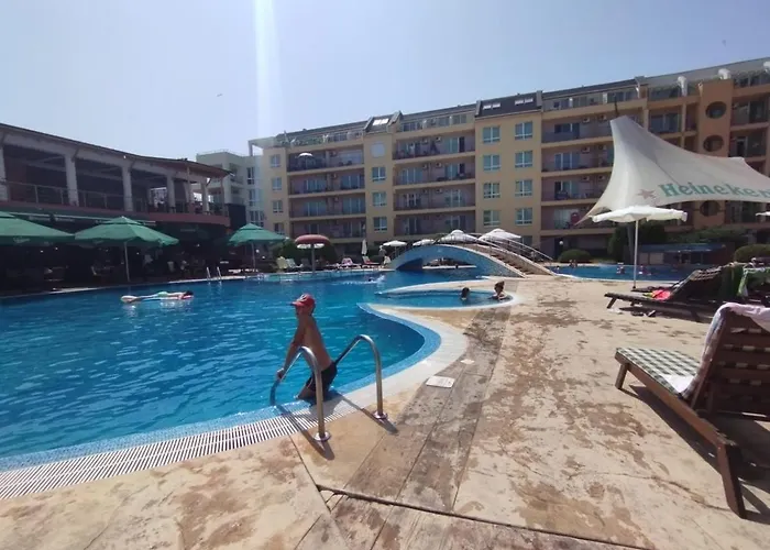 Sunny Penthouse, Pool View, Near Nessebar Lägenhet Slăntjev Brjag